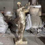 bronze golfer statue